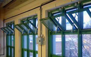 Противопожарный витраж с противопожарными фрамугами из алюминиевого профиля / серия FRM7233